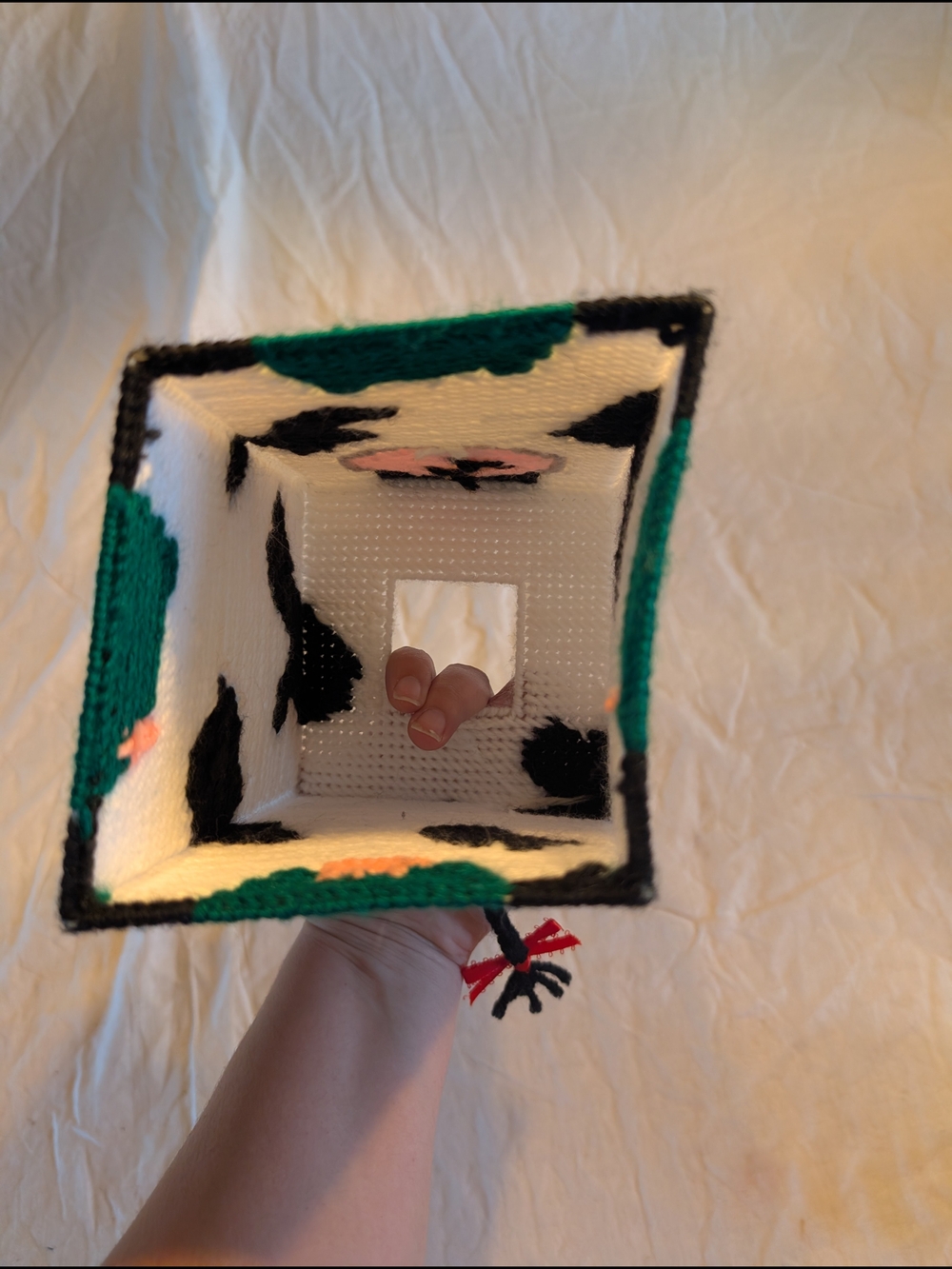 2/20$ Vintage Needlepoint Cow Tissue Box in White, Black, Pink, Red, Green - Picture 4 of 7